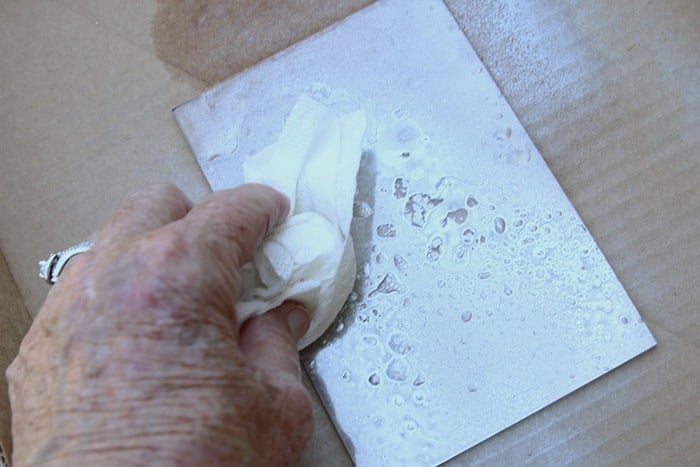 make mercury glass for mirrors and picture frames using metallic spray paint 