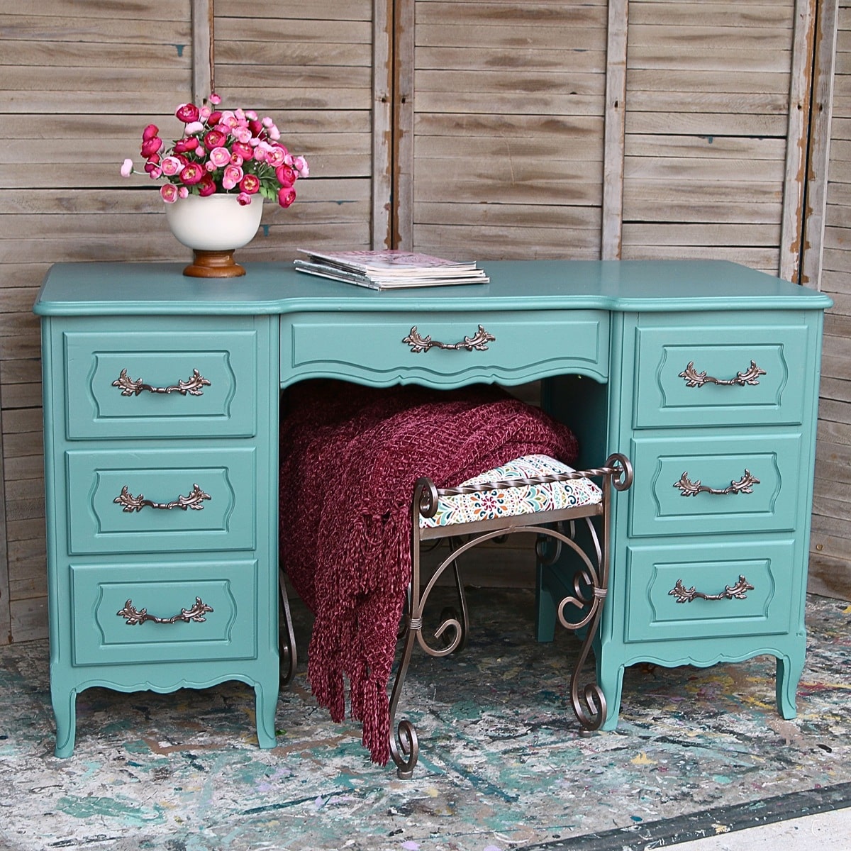 how to paint a French Provincial Desk for a modern look