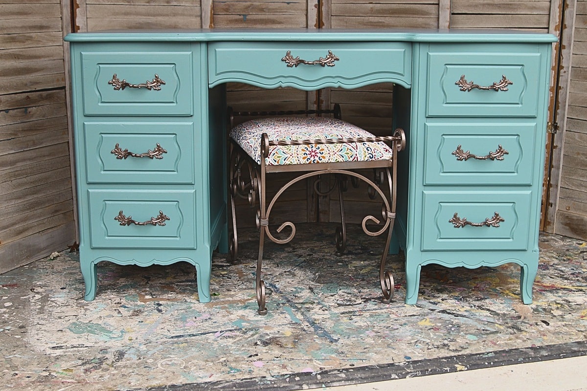 how to paint a French Provincial Desk
