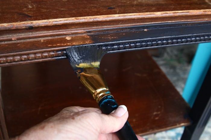 how to paint and distress a small table black (5)