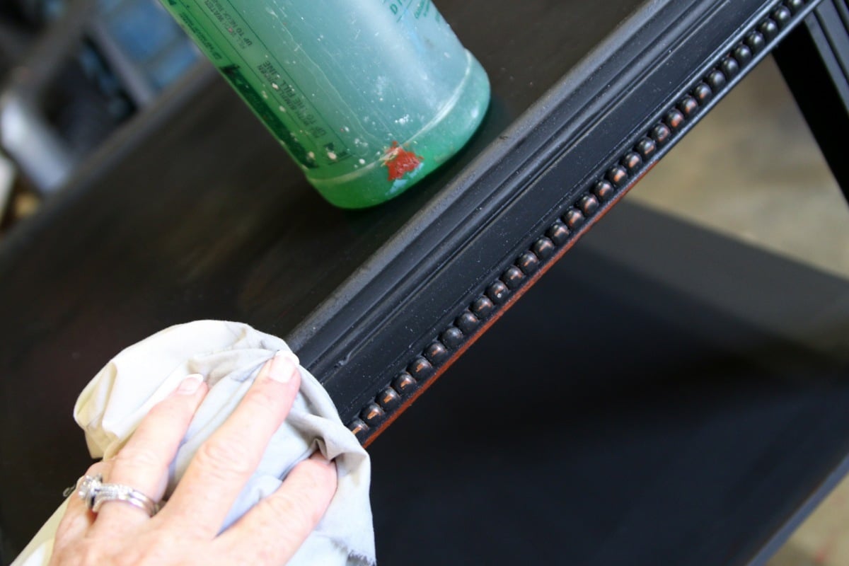 how to paint and distress a small table black (7)