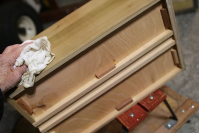 how to prepare a desk for painting (11)