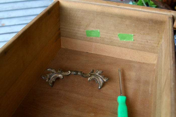 how to prepare a desk for painting (8)