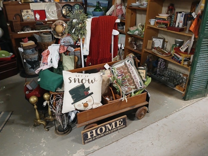 shopping at the Southern Kentucky Flea Market with Petticoat Junktion in Guthrie Kentucky (11)