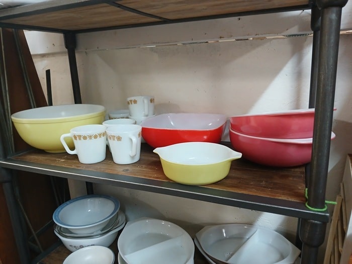 shopping at the Southern Kentucky Flea Market with Petticoat Junktion in Guthrie Kentucky (17)