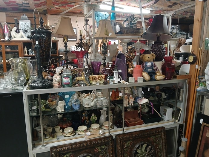 shopping at the Southern Kentucky Flea Market with Petticoat Junktion in Guthrie Kentucky (18)