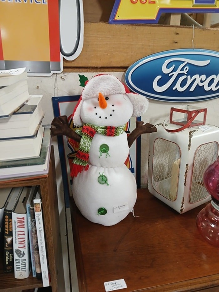 shopping at the Southern Kentucky Flea Market with Petticoat Junktion in Guthrie Kentucky (19)