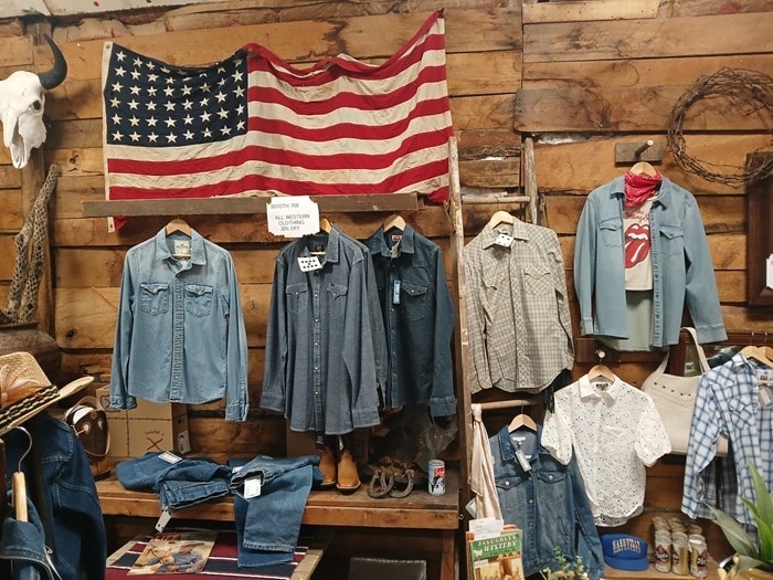 shopping at the Southern Kentucky Flea Market with Petticoat Junktion in Guthrie Kentucky (22)