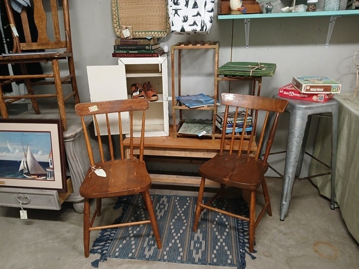 shopping at the Southern Kentucky Flea Market with Petticoat Junktion in Guthrie Kentucky (40)