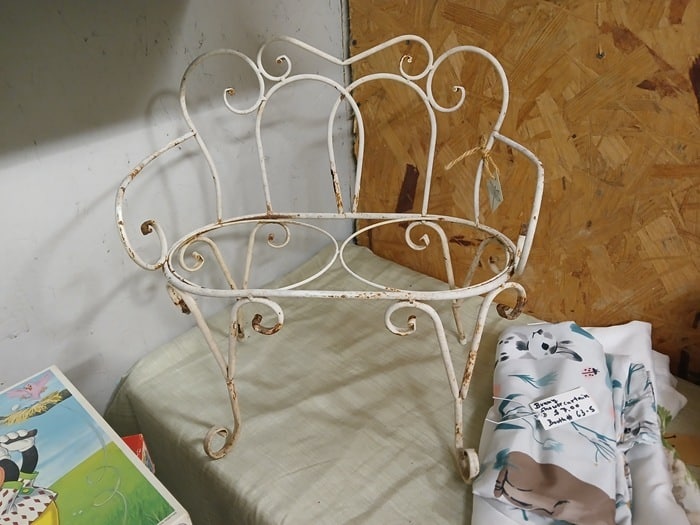 shopping at the Southern Kentucky Flea Market with Petticoat Junktion in Guthrie Kentucky (41)