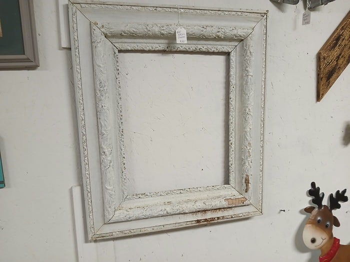 shopping at the Southern Kentucky Flea Market with Petticoat Junktion in Guthrie Kentucky (42)