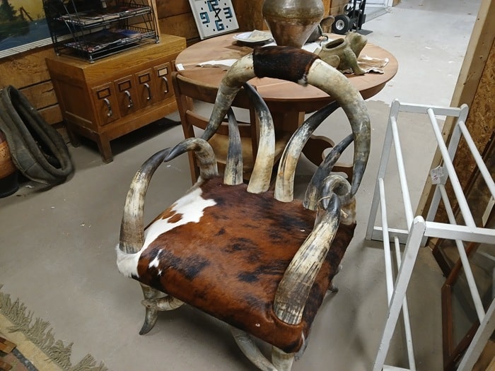 shopping at the Southern Kentucky Flea Market with Petticoat Junktion in Guthrie Kentucky (4)