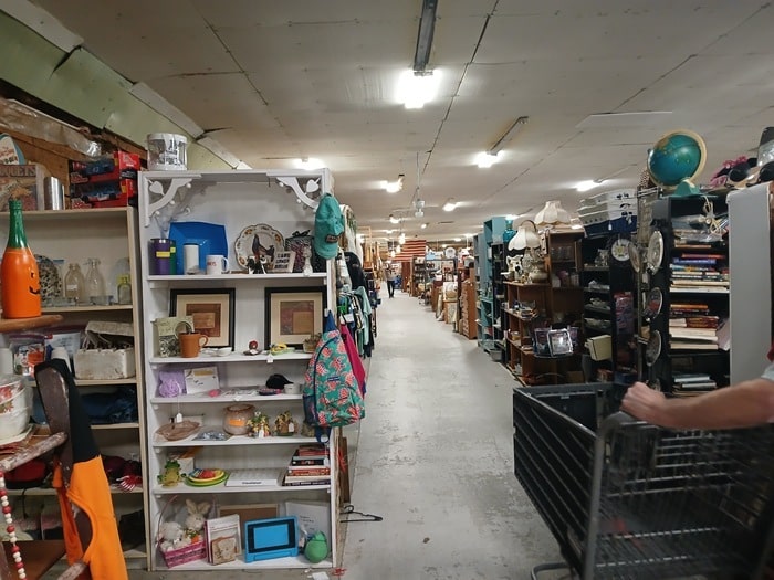 shopping at the Southern Kentucky Flea Market with Petticoat Junktion in Guthrie Kentucky (52)