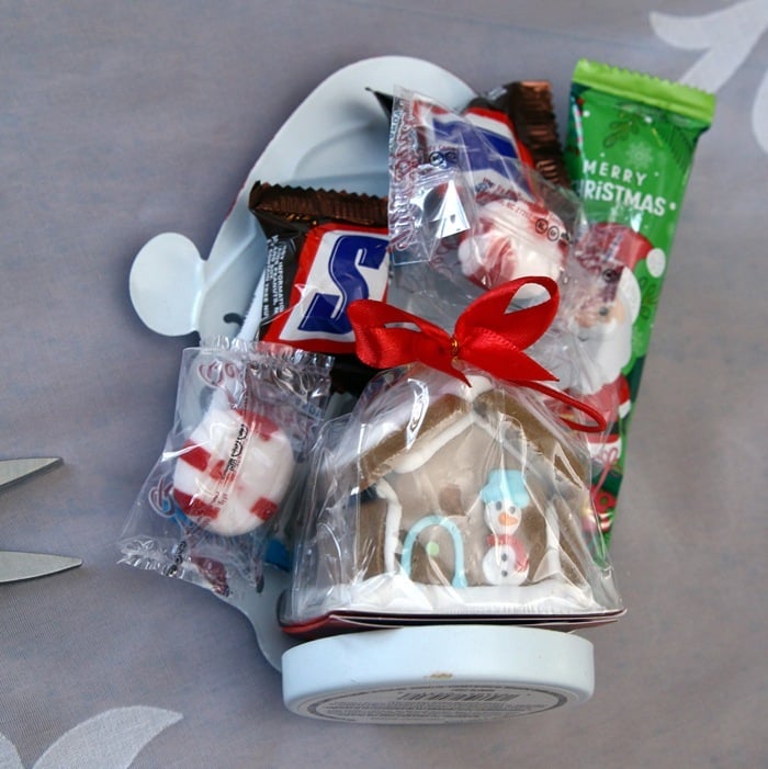 how to make Dollar Tree Gift treats for nursing home patients or staff and gifts for friends and neighbors (12)