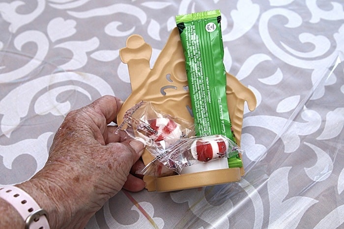 how to make Dollar Tree Gift treats for nursing home patients or staff and gifts for friends and neighbors (17)