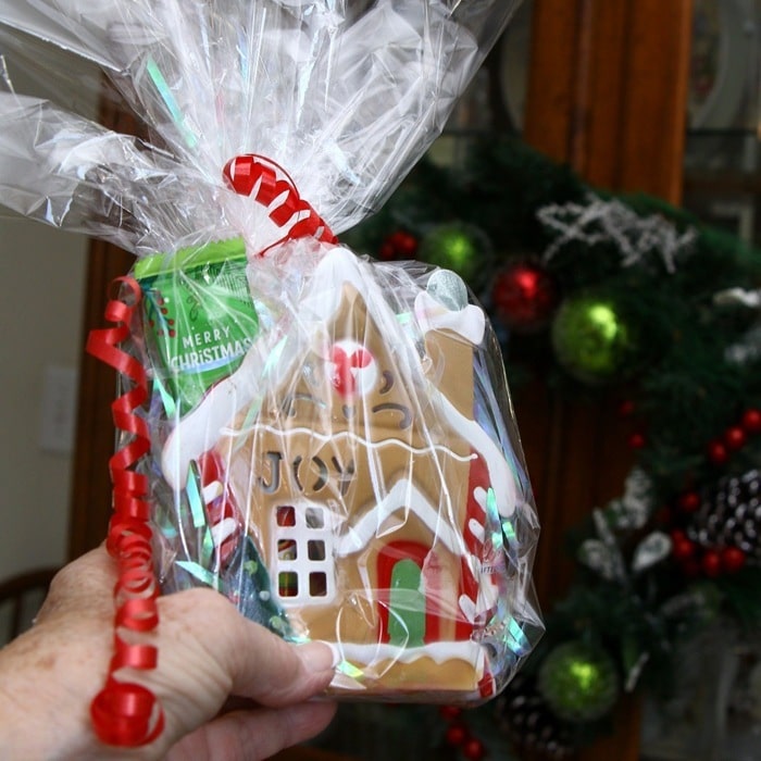 how to make Dollar Tree Gift bags for nursing home patients or staff and gifts for friends and neighbors (19)