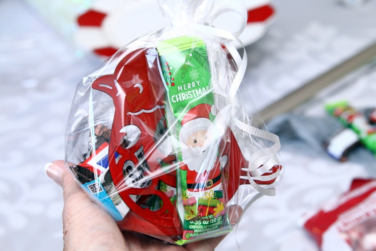 how to make Dollar Tree Gift bags for nursing home patients or staff and gifts for friends and neighbors (8)