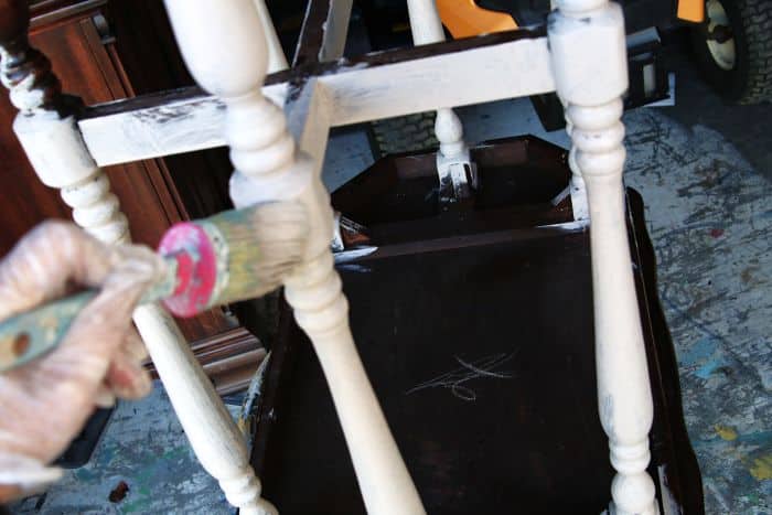 how to paint a table