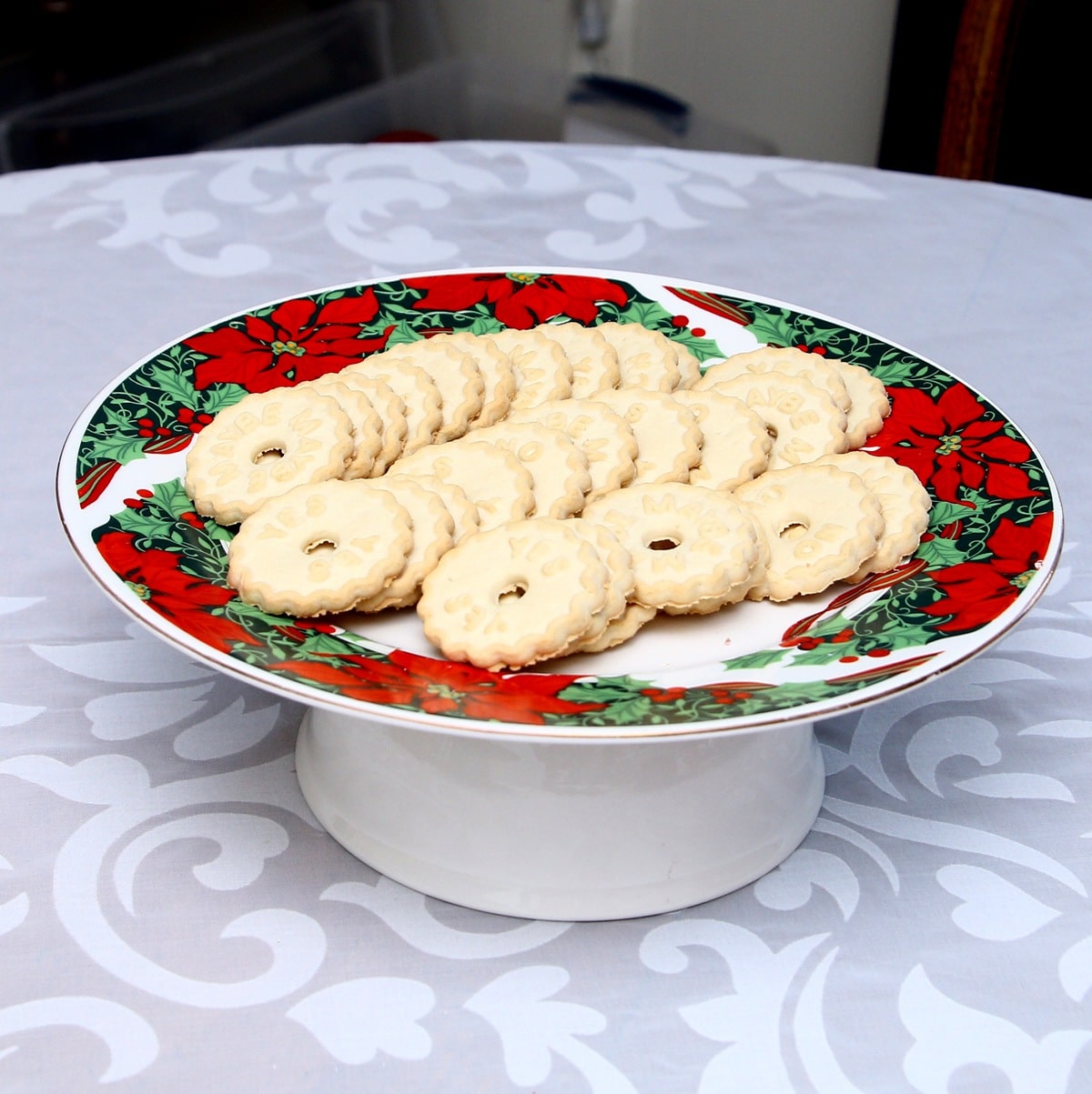 how to use DIY cake stand made from dishes to display party foods (7)