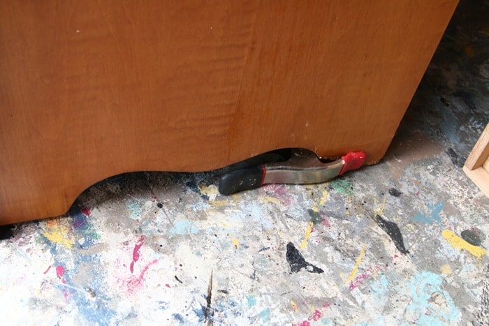 how to clean and repair furniture before painting it (1)