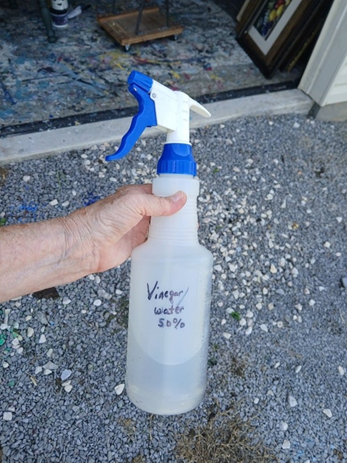 how to make mercury glass wine bottles with brilliant gold and metallic gold spray paint (10)