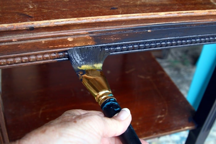 how to paint and distress small tables with black paint (2)