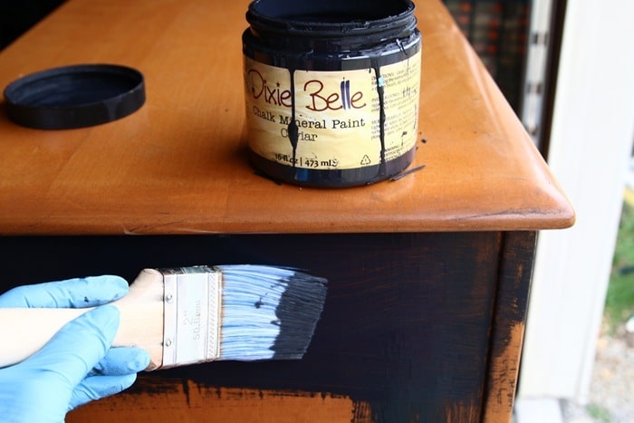 painting furniture with Dixie Belle Paint (2)