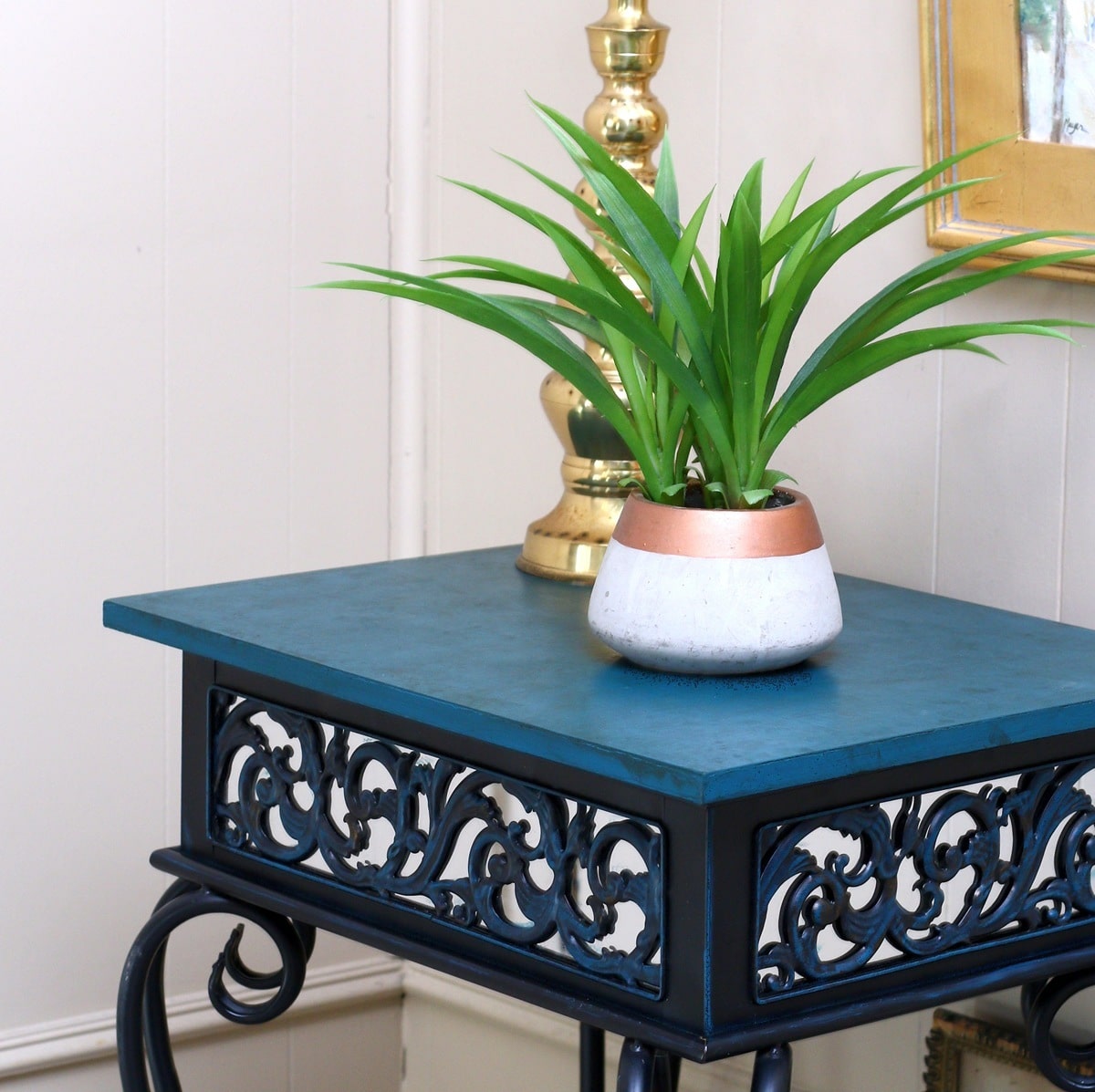 how to paint the wood and dry brush the metal details on a metal and wood side table