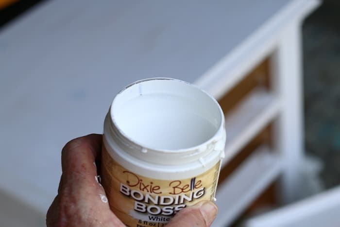 how to use Dixie Belle Bonding Boss to prep furniture for painting (1)
