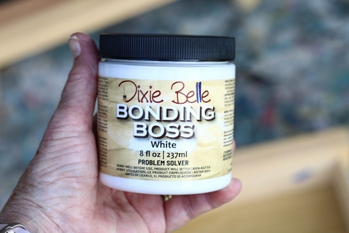 how to use Dixie Belle Bonding Boss to prep furniture for painting (2)