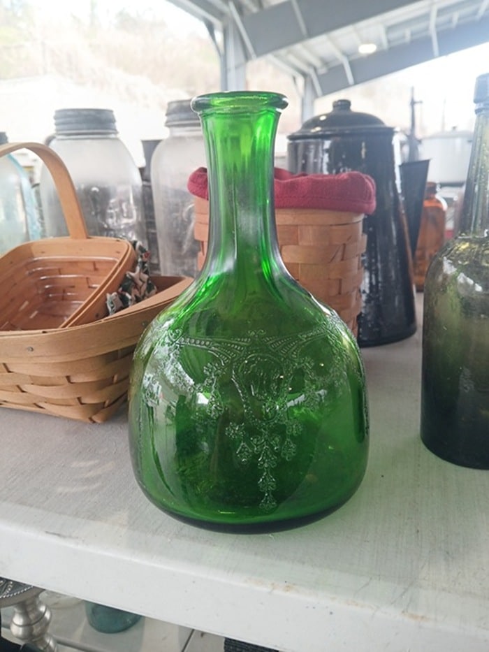 shopping at the Nashville Flea Market and talking with flea market vendors (10)