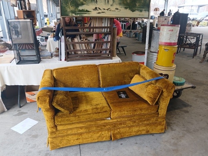 shopping at the Nashville Flea Market and talking with flea market vendors (11)