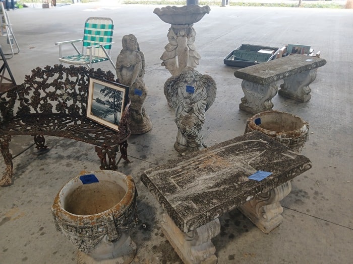 shopping at the Nashville Flea Market and talking with flea market vendors (12)