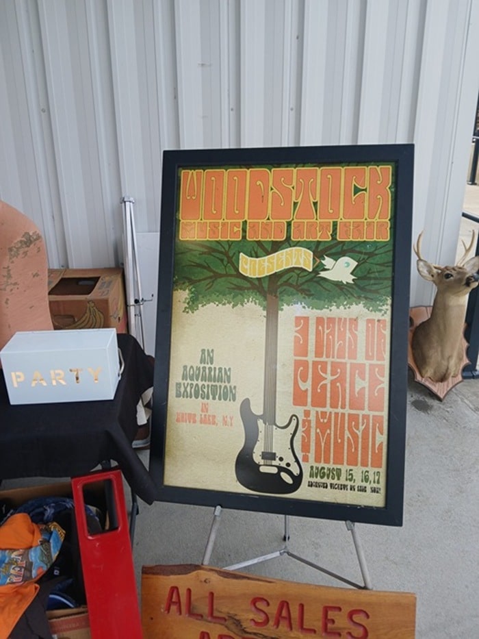 shopping at the Nashville Flea Market and talking with flea market vendors (13)