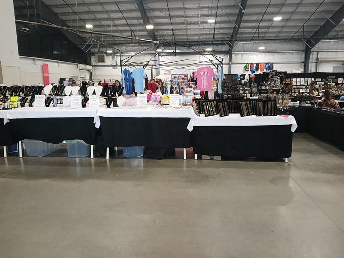 shopping at the Nashville Flea Market and talking with flea market vendors (16)