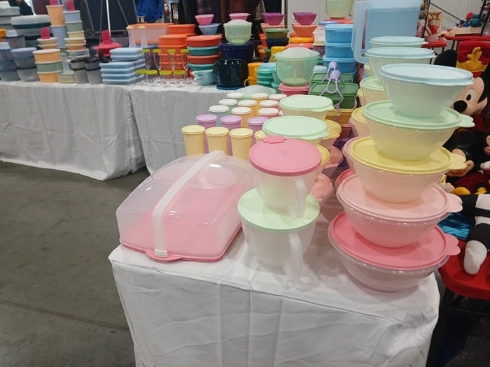 shopping at the Nashville Flea Market and talking with flea market vendors (18)