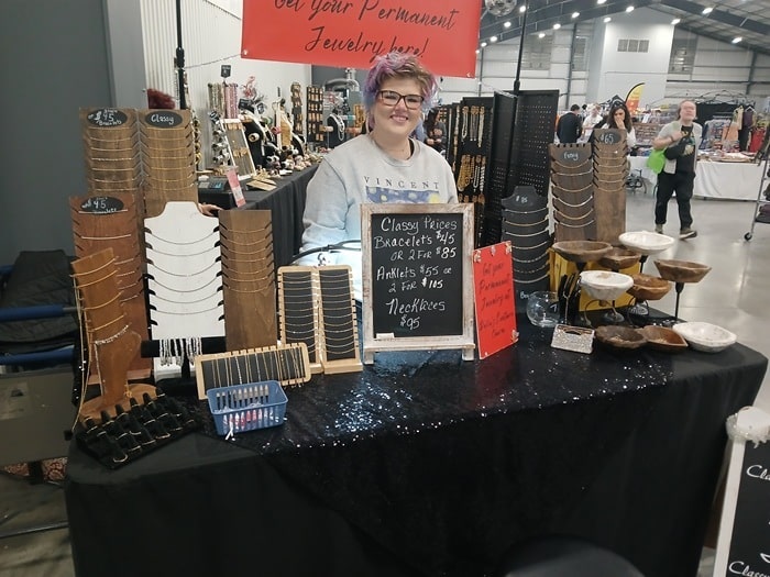 shopping at the Nashville Flea Market and talking with flea market vendors (1)