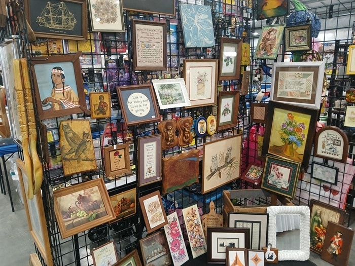 shopping at the Nashville Flea Market and talking with flea market vendors (20)