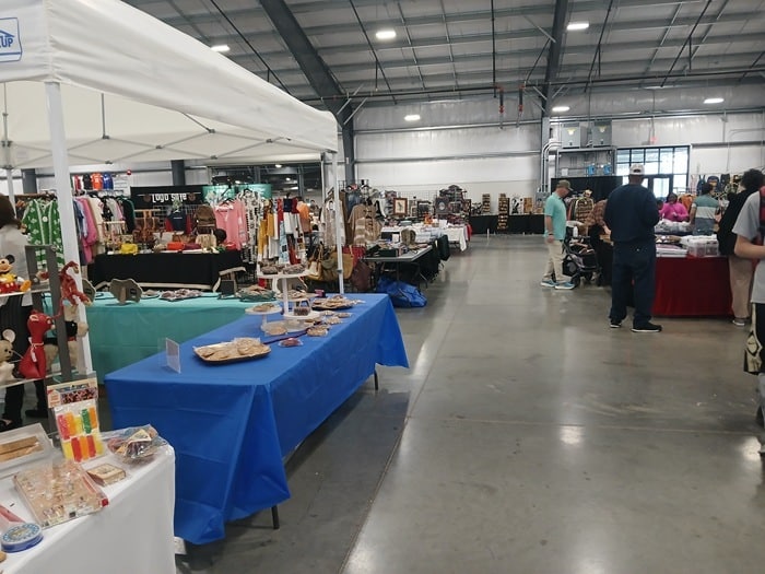 shopping at the Nashville Flea Market and talking with flea market vendors (21)