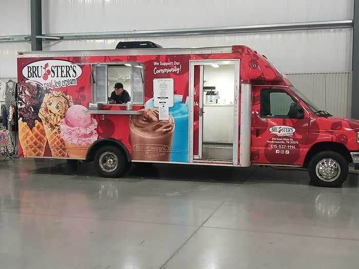 shopping at the Nashville Flea Market and talking with flea market vendors (23)