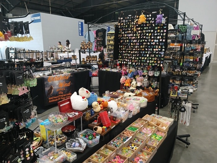 shopping at the Nashville Flea Market and talking with flea market vendors (25)