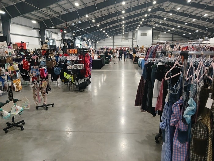 shopping at the Nashville Flea Market and talking with flea market vendors (28)