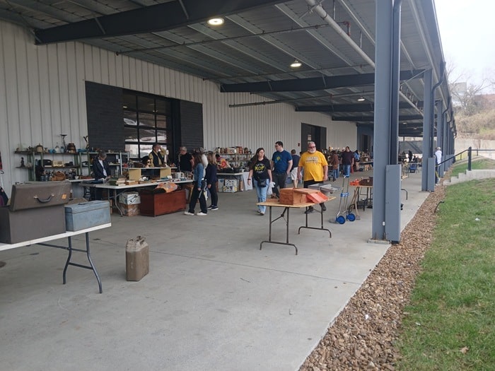 shopping at the Nashville Flea Market and talking with flea market vendors (2)