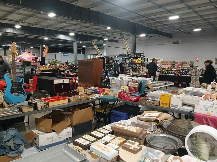 shopping at the Nashville Flea Market and talking with flea market vendors (32)