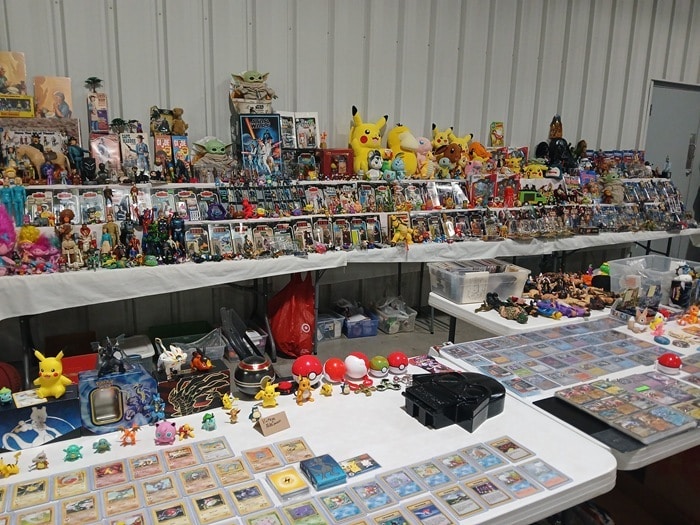 shopping at the Nashville Flea Market and talking with flea market vendors (33)