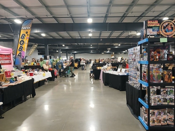 shopping at the Nashville Flea Market and talking with flea market vendors (34)