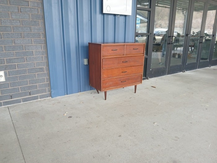 shopping at the Nashville Flea Market and talking with flea market vendors (7)