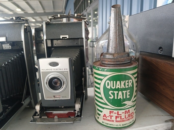 shopping at the Nashville Flea Market and talking with flea market vendors (8)