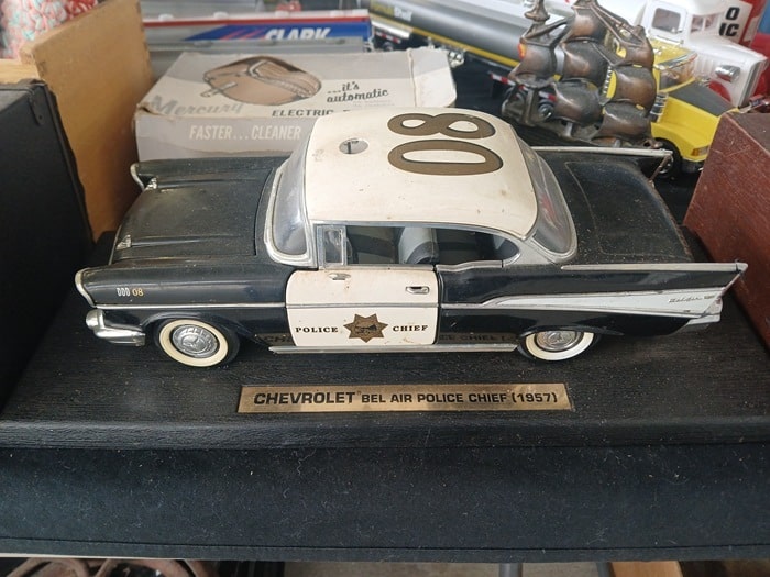 shopping at the Nashville Flea Market and talking with flea market vendors (9)