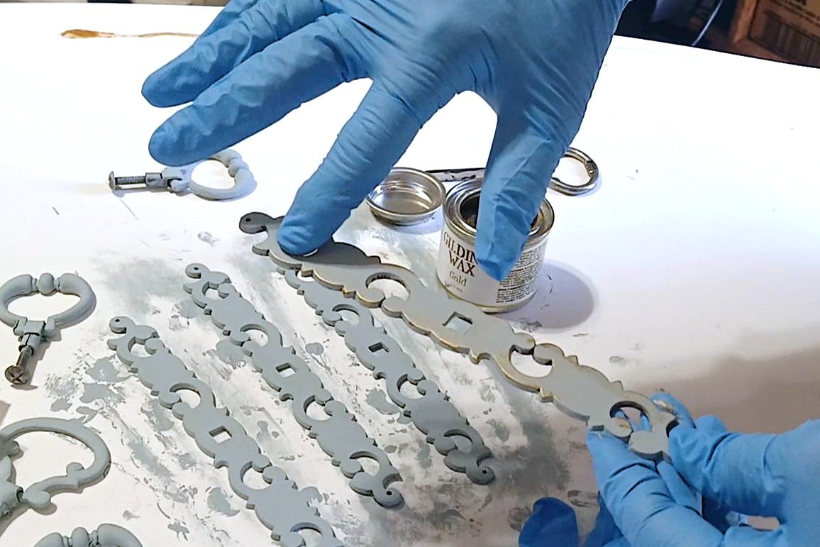 how to paint furniture pulls with gold gilding wax